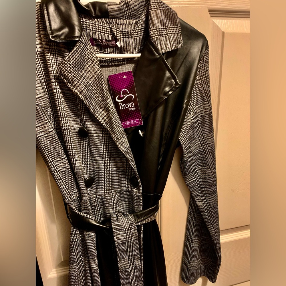 NWT Original Brova trench coat faux leather with plaid pattern 🩶🖤
